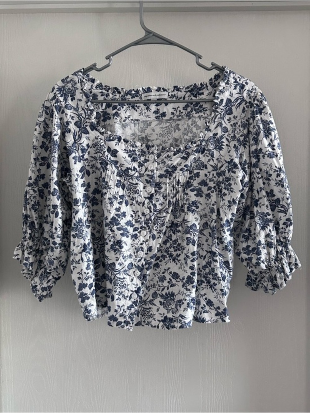 Cupcakes and Cashmere Linen blend blouse XS